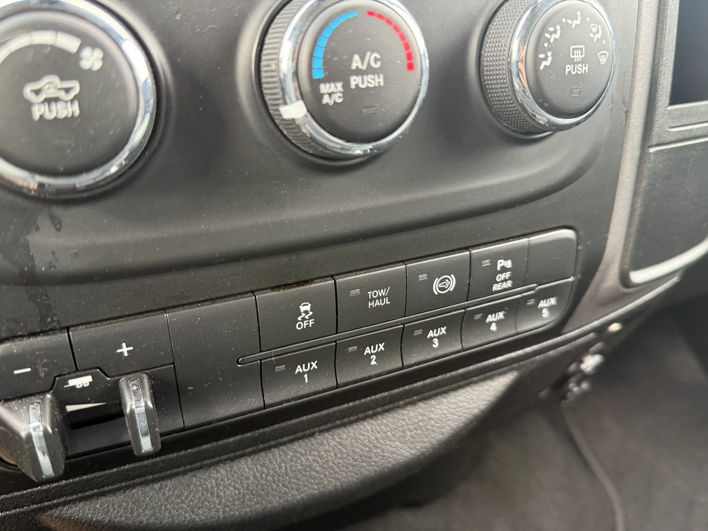 Used 2018 RAM 2500 Tradesman w/ Chrome Appearance Group image 25