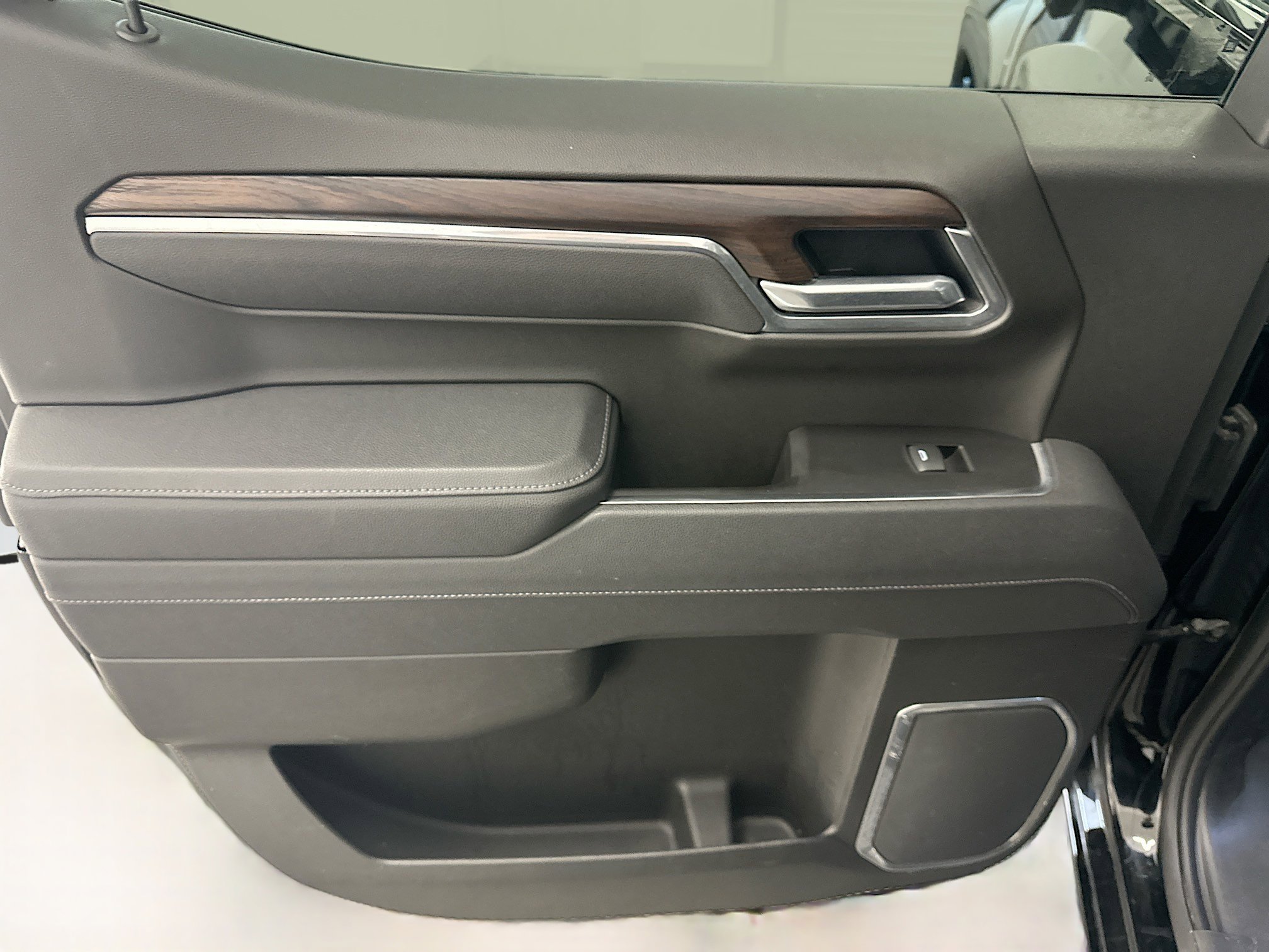 Used 2025 GMC Sierra 1500 SLT image 26