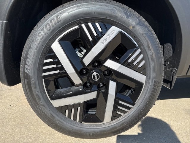 New 2025 Nissan Kicks SV image 10