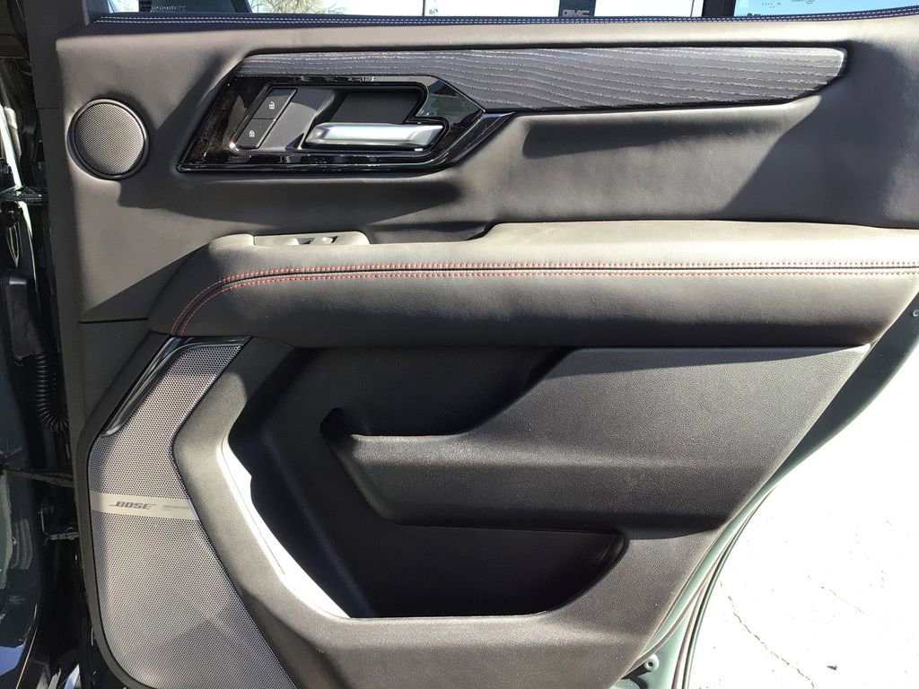 New 2026 GMC Yukon AT4 Ultimate w/ LPO, Illumination Package image 9