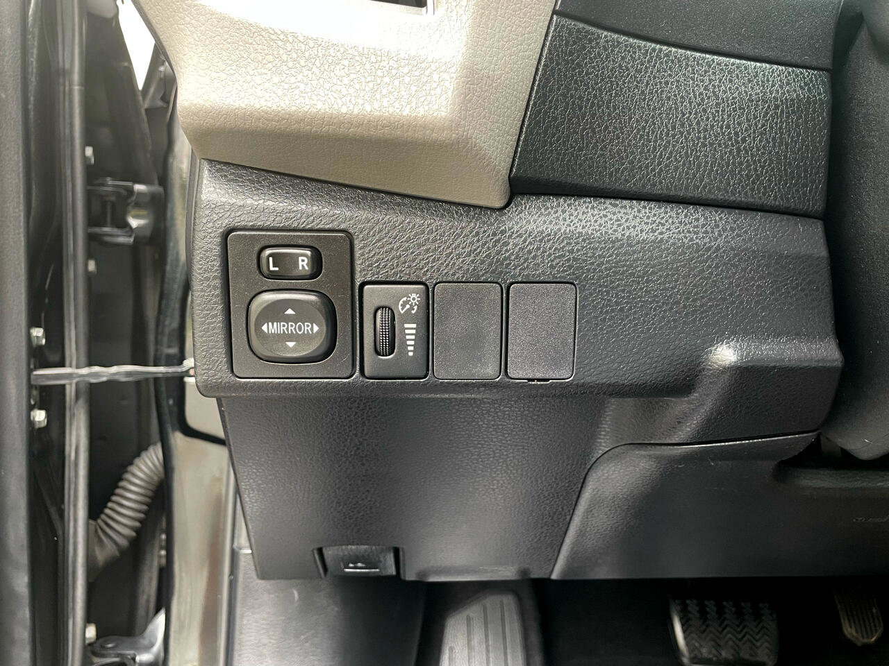 Used 2014 Toyota Corolla LE Premium image 30