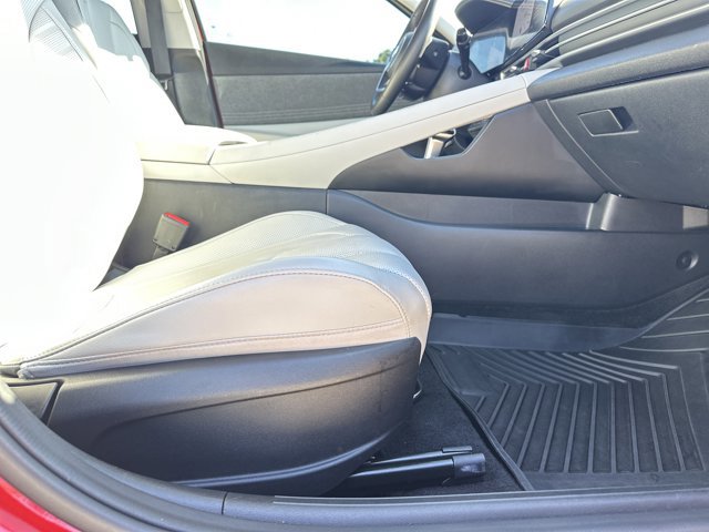 Used 2021 Hyundai Elantra Limited image 16