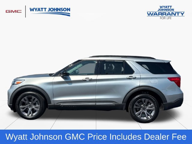 Used 2024 Ford Explorer XLT w/ Equipment Group 202A AWD/4WD image 2