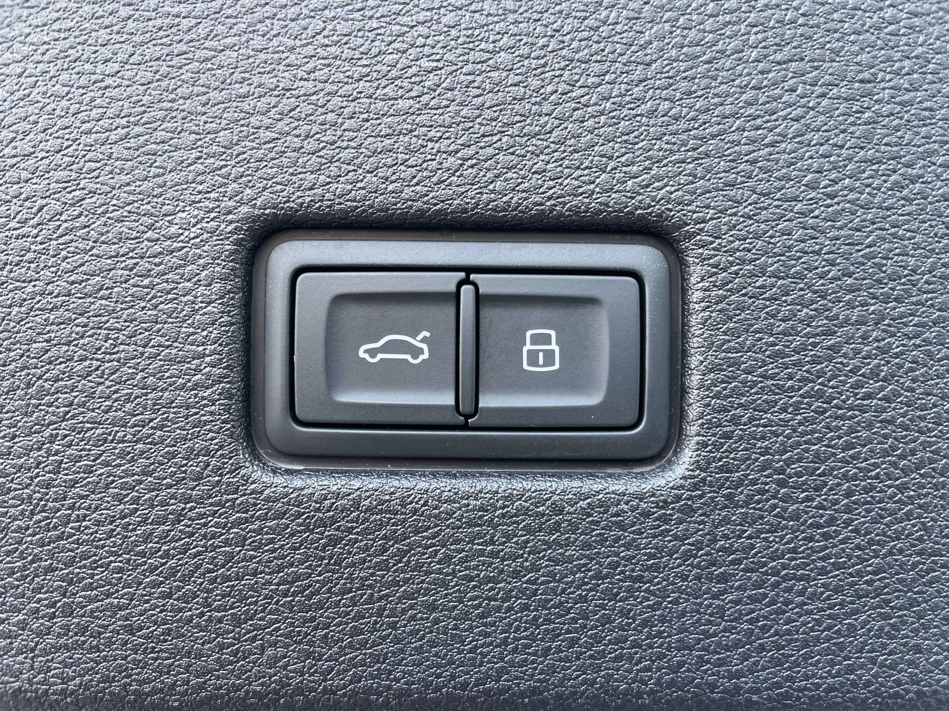 Used 2024 Audi RS Q8 4.0T image 37