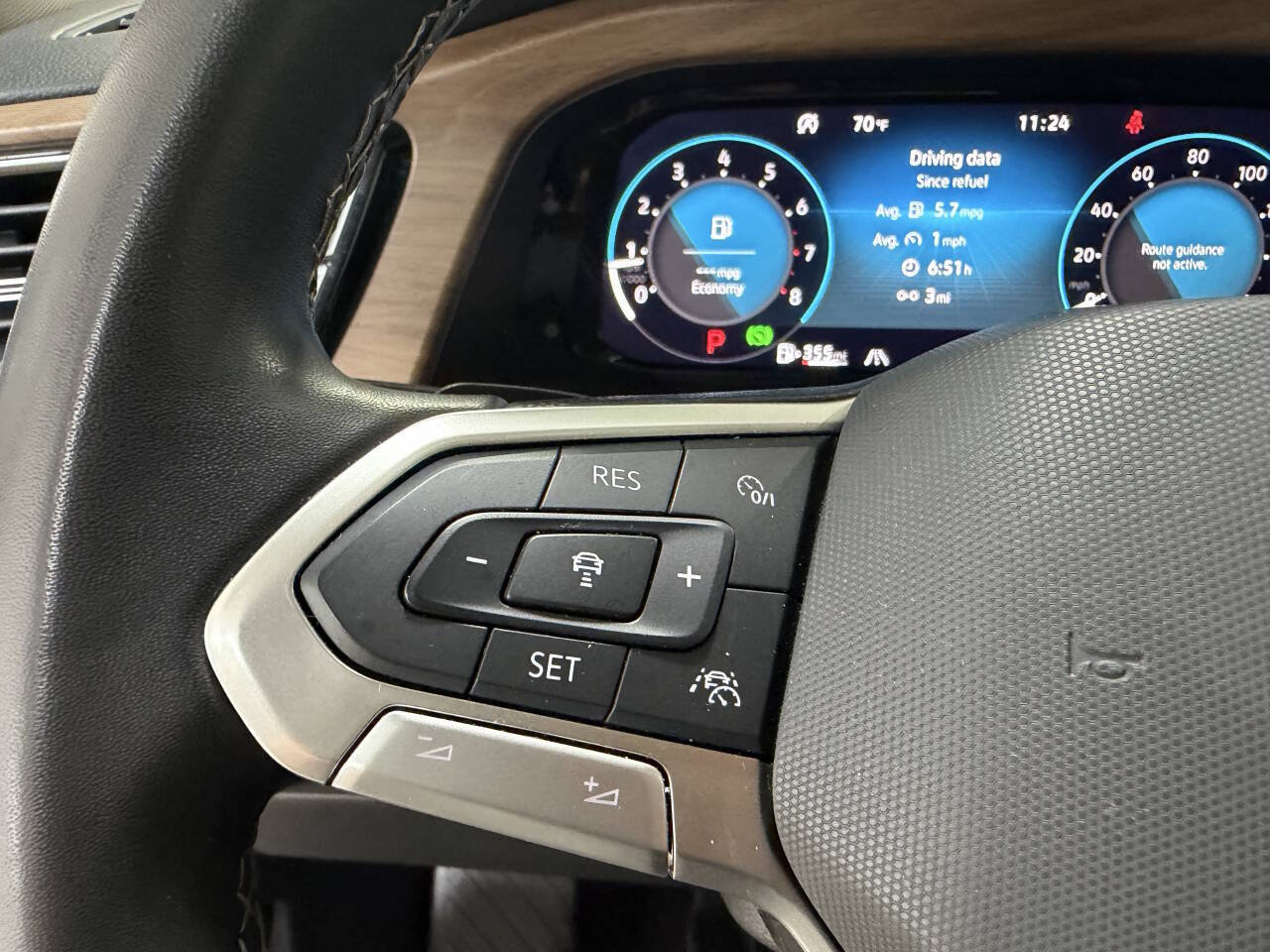 Used 2024 Volkswagen Atlas SE AWD/4WD image 16