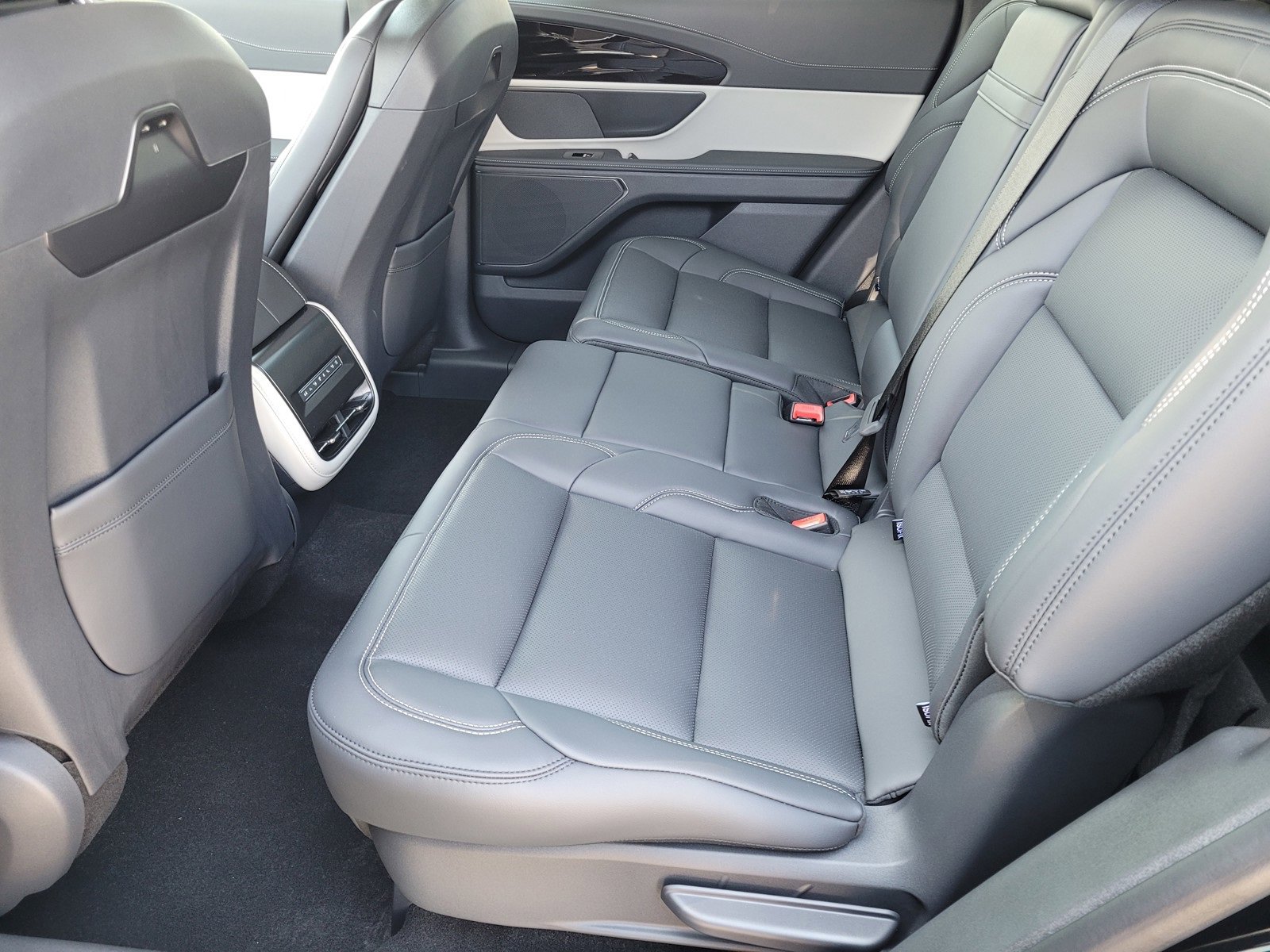 New 2025 Lincoln Nautilus Premier image 7