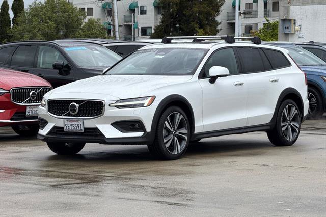 Used 2023 Volvo V60 B5 Cross Country Plus w/ Climate Package image 7