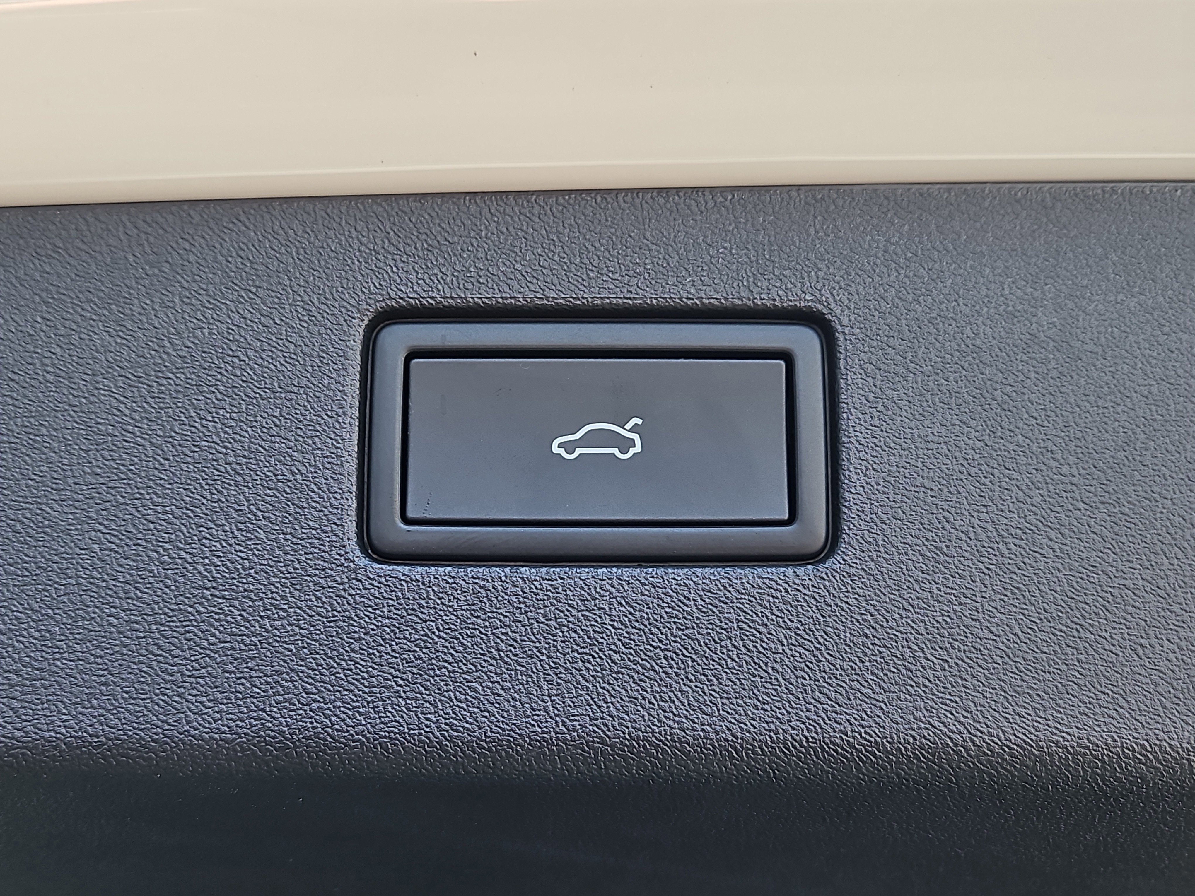 New 2026 Volkswagen Tiguan SE R-Line image 11