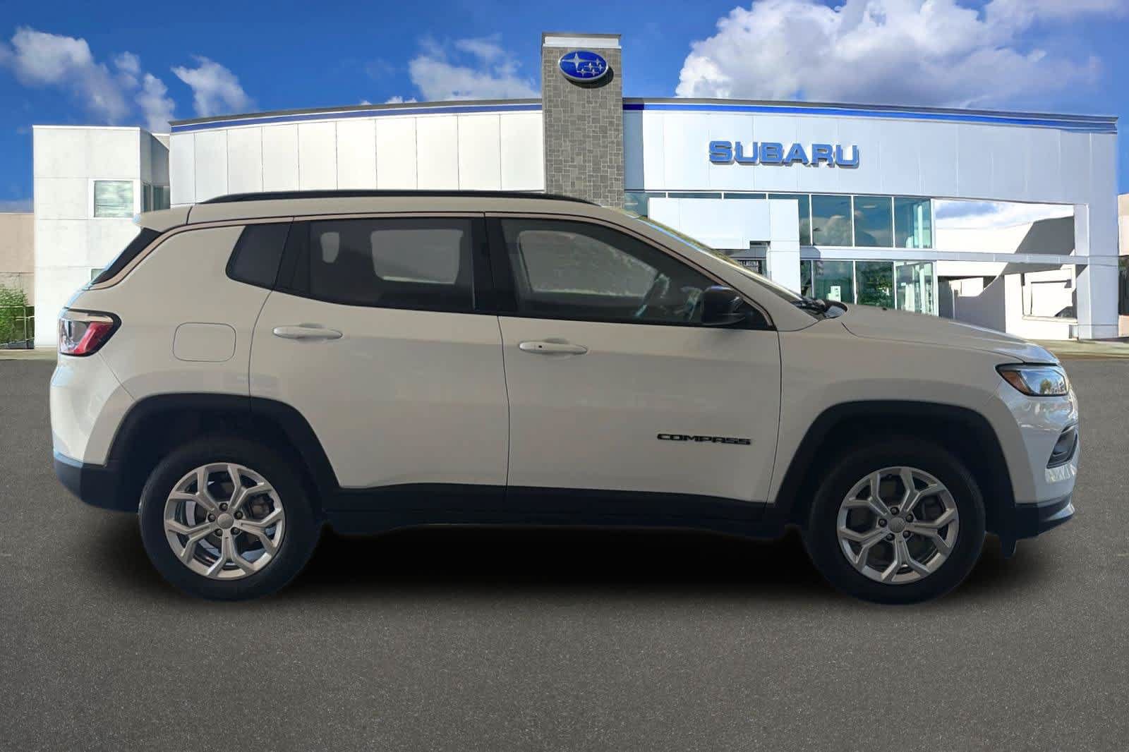 Used 2024 Jeep Compass Latitude AWD/4WD image 5