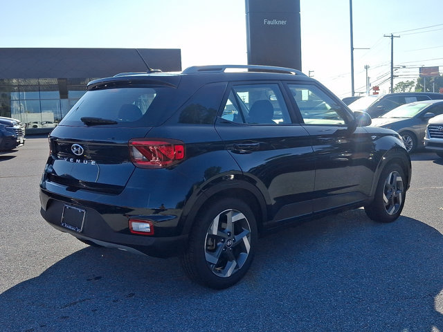 Certified 2025 Hyundai Venue SEL FWD image 4