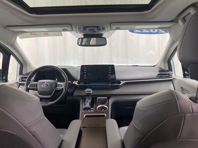Certified 2022 Toyota Sienna XLE image 36
