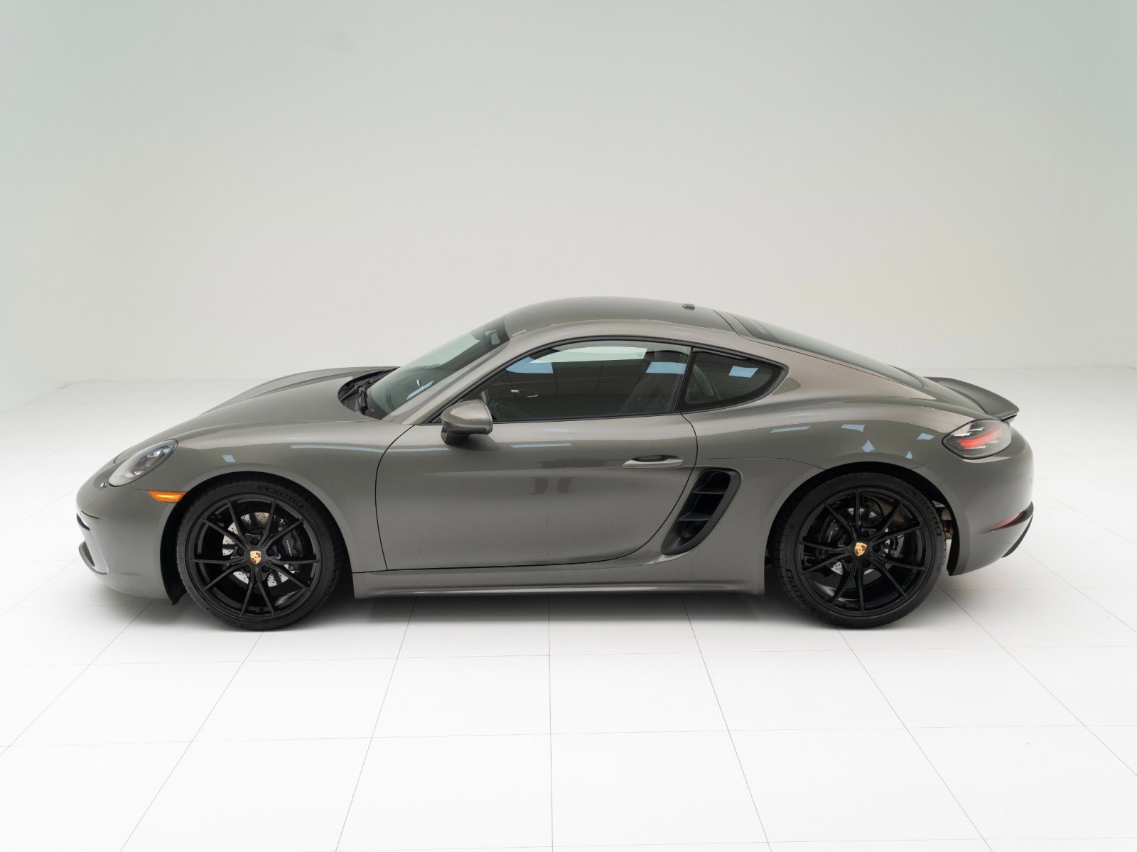 Certified 2025 Porsche 718 Cayman image 2
