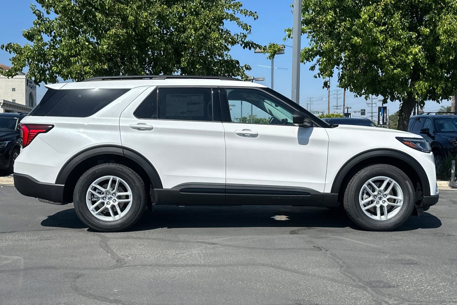 New 2026 Ford Explorer Active RWD image 3
