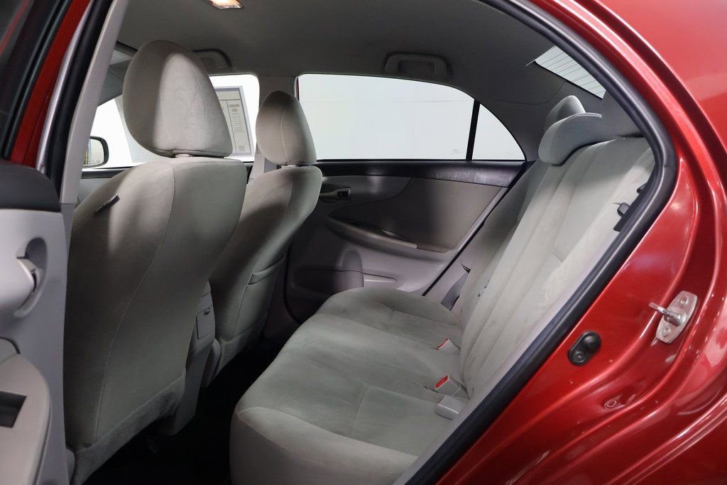 Used 2013 Toyota Corolla LE image 11