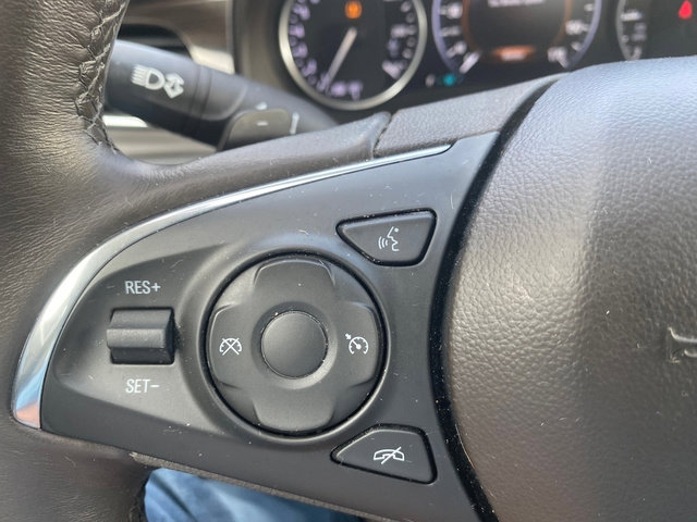 Used 2017 Buick LaCrosse Preferred image 7