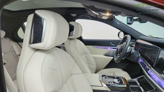 Used 2024 BMW i7 eDrive50 w/ M Sport Package RWD image 22