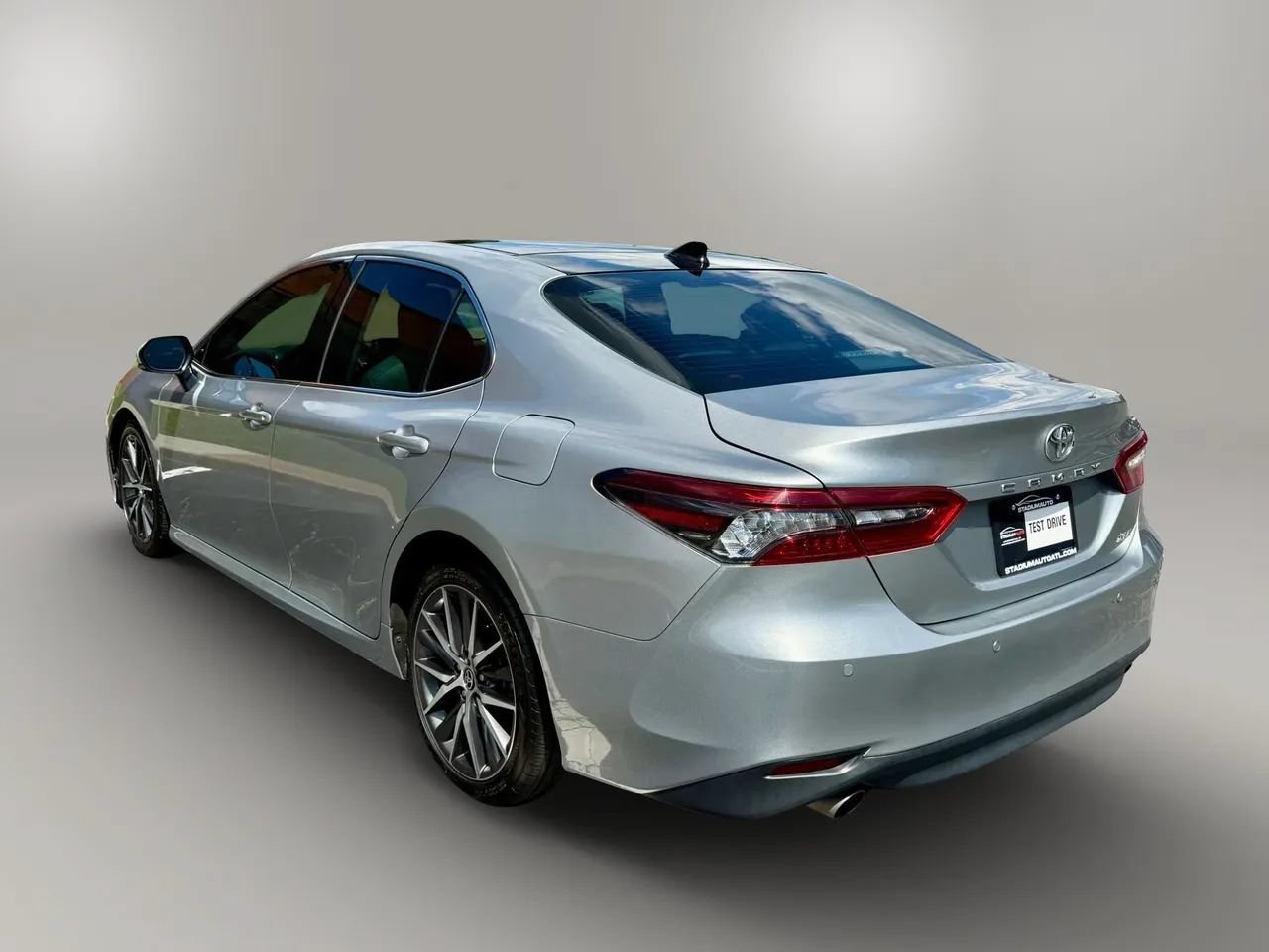 Used 2023 Toyota Camry XLE w/ Navigation Package FWD image 3