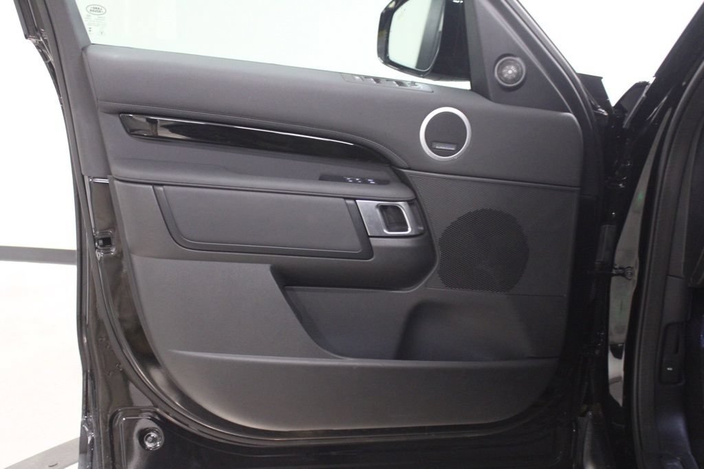 Used 2025 Land Rover Discovery S AWD/4WD image 15