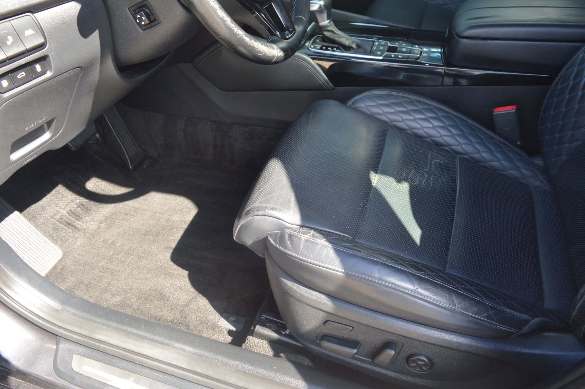 Used 2018 Kia Cadenza Limited image 11