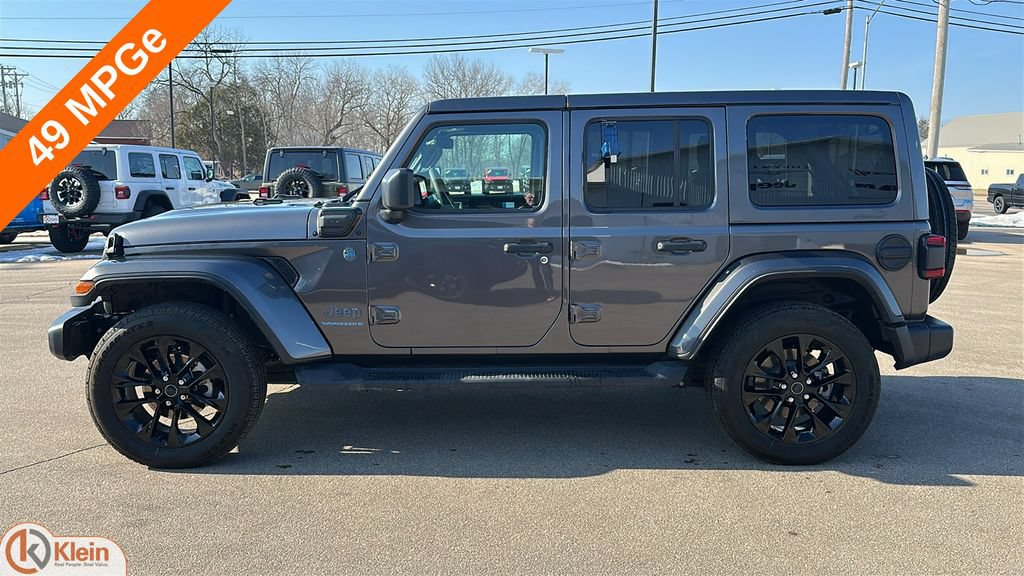 Used 2025 Jeep Wrangler Unlimited Sahara AWD/4WD image 4