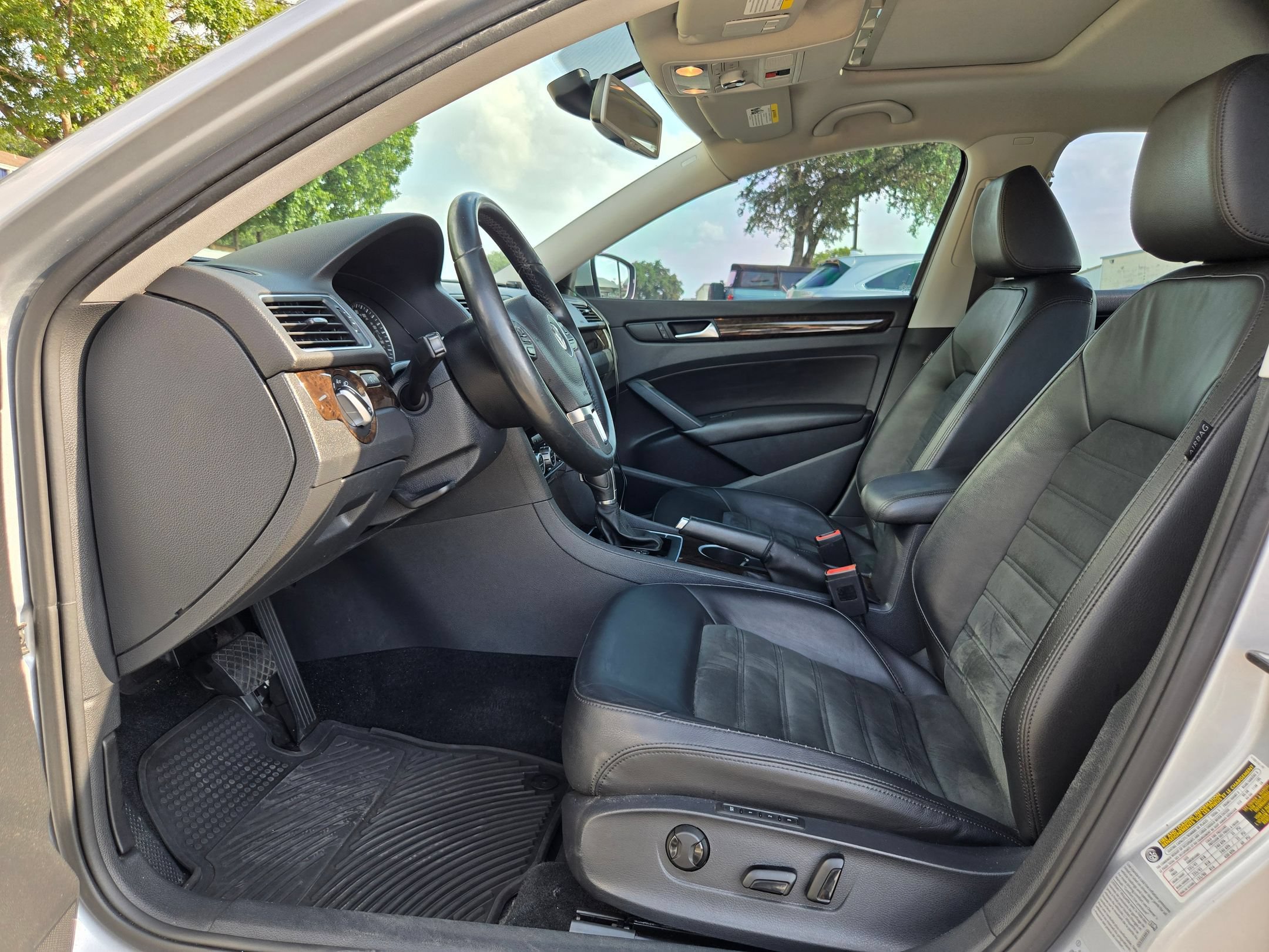 Used 2015 Volkswagen Passat 1.8T SEL Premium FWD image 9