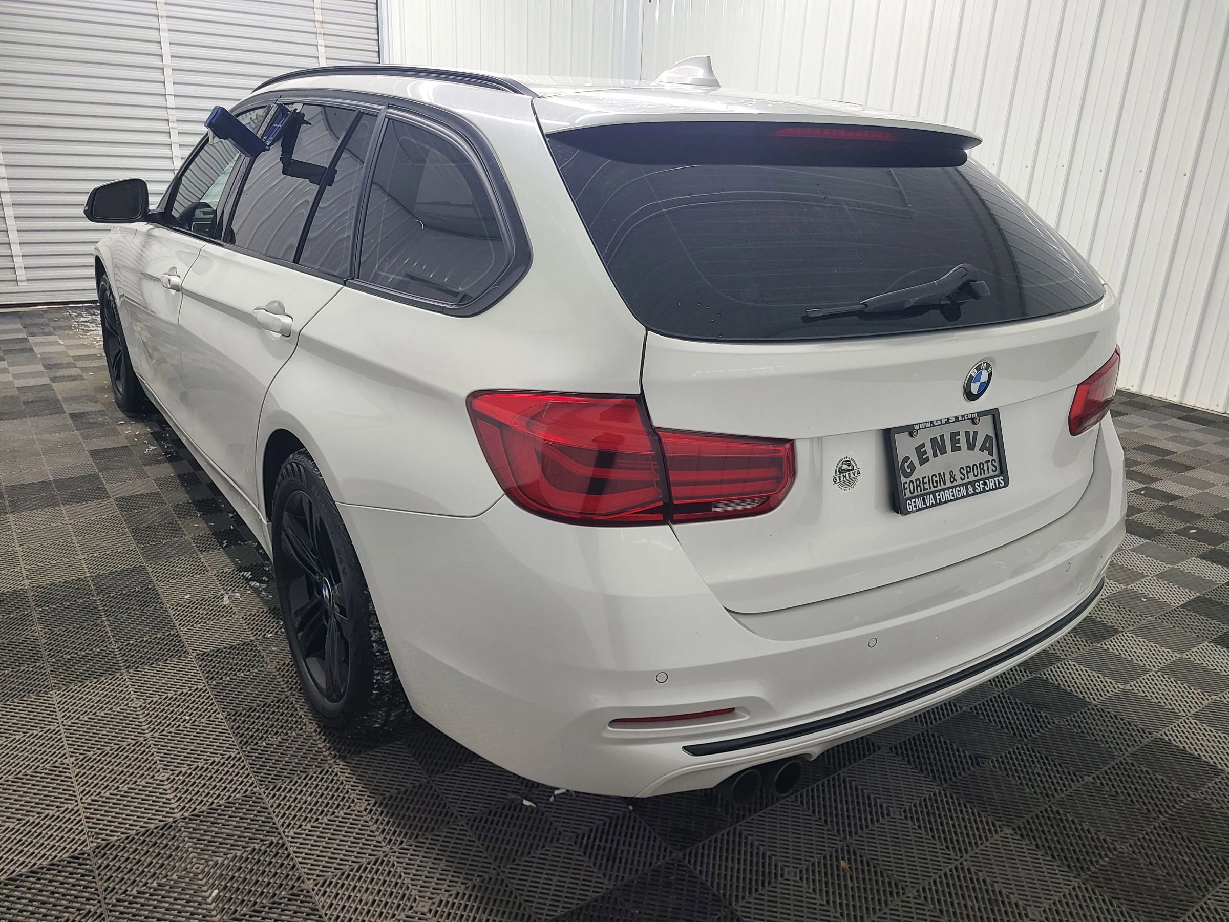 Used 2017 BMW 330i xDrive Wagon image 11
