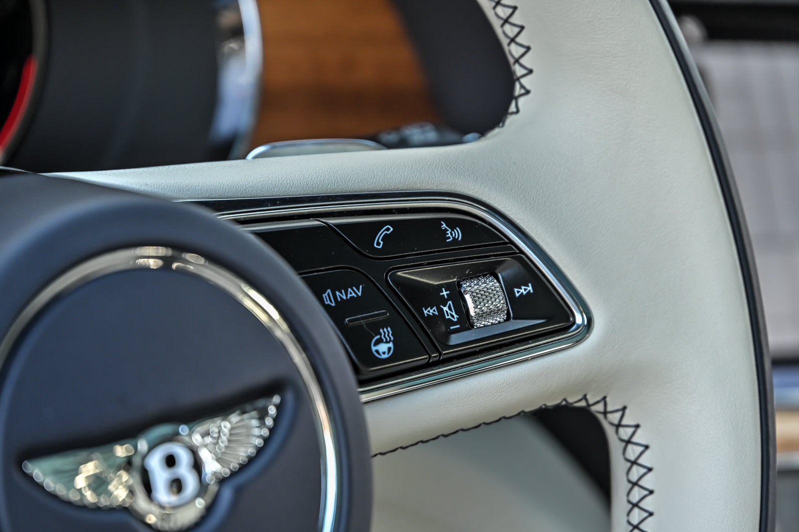 Certified 2023 Bentley Bentayga AWD/4WD image 28