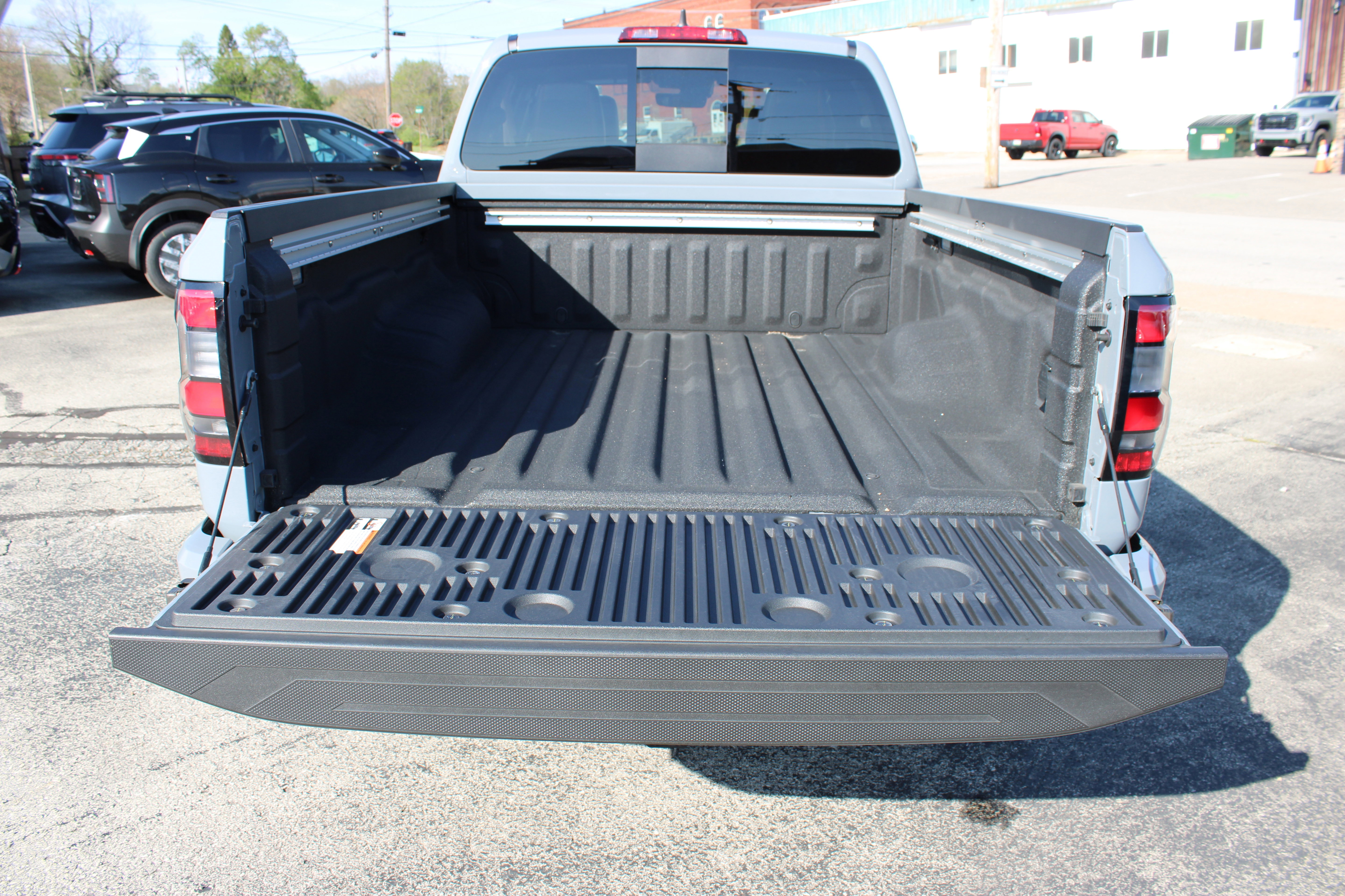 Certified 2025 Nissan Frontier PRO-4X w/ Pro Premium Package image 5