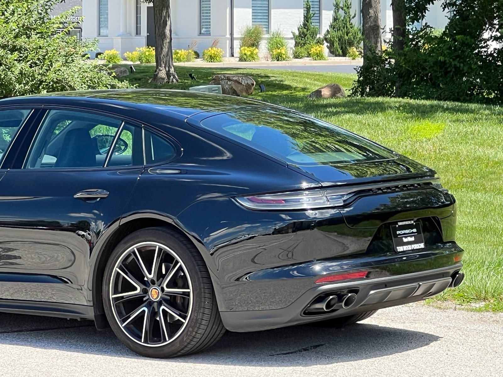 Certified 2023 Porsche Panamera 4 Platinum Edition AWD/4WD image 9
