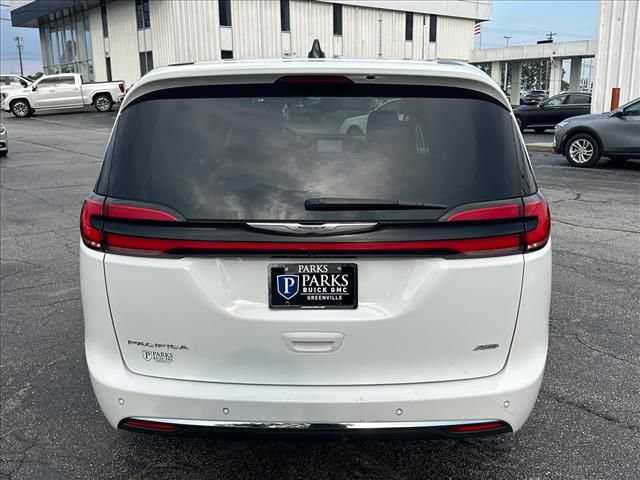 Used 2023 Chrysler Pacifica Touring-L AWD/4WD image 10