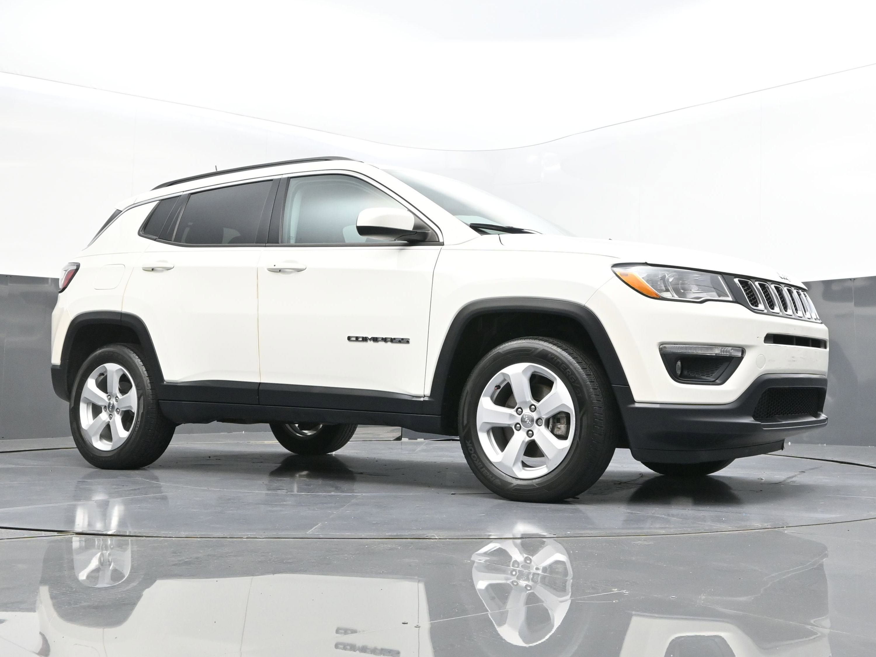 Used 2020 Jeep Compass Latitude w/ Cold Weather Group AWD/4WD image 36