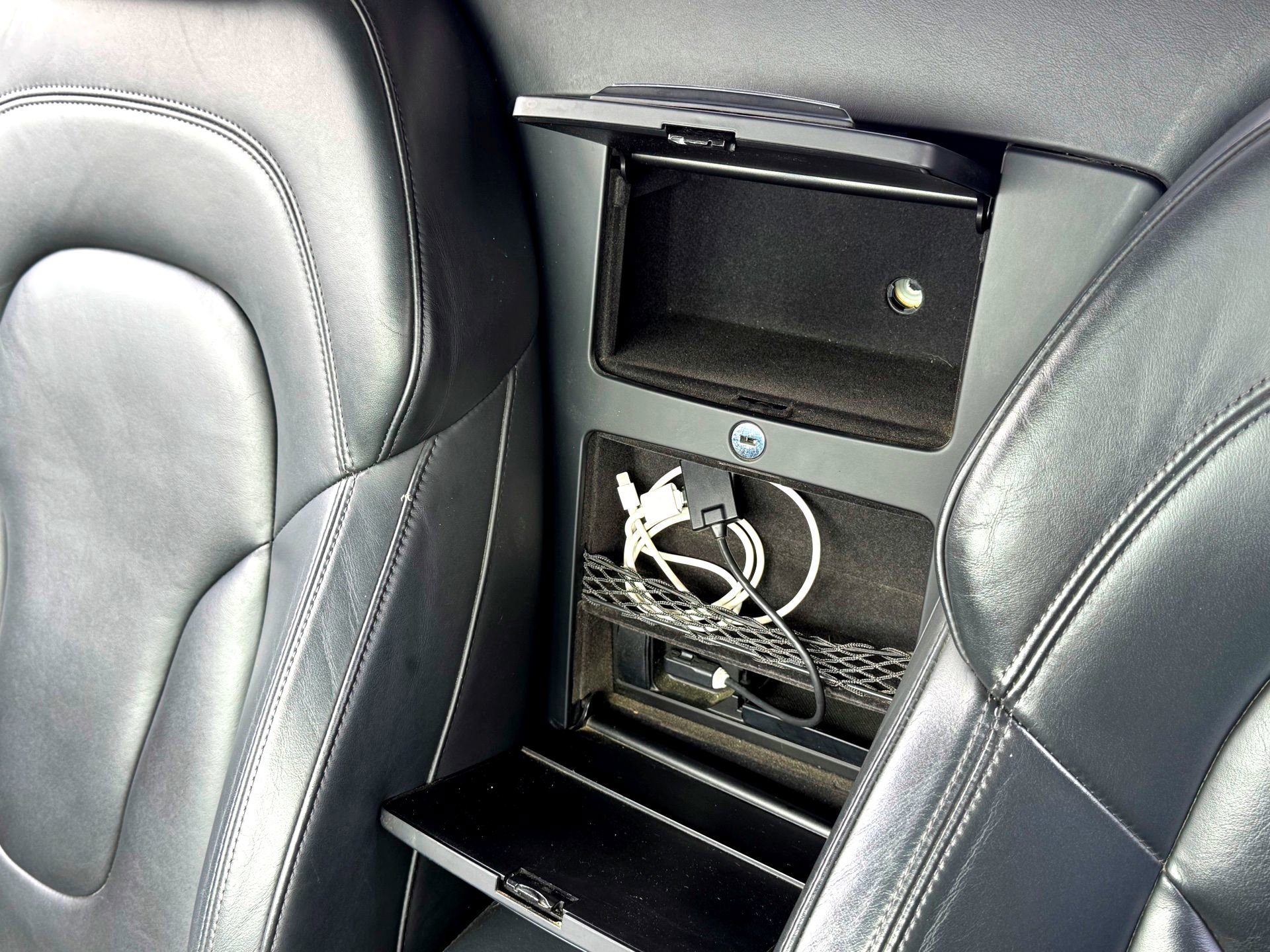 Used 2011 Audi R8 V10 w/ Enhanced Leather Pkg image 36