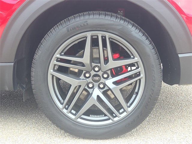 Used 2025 Ford Explorer ST image 9