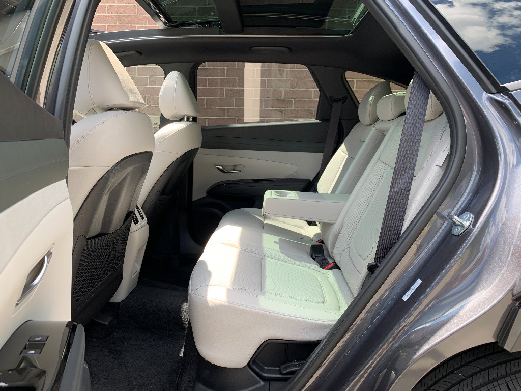Used 2025 Hyundai Tucson Limited AWD/4WD image 17