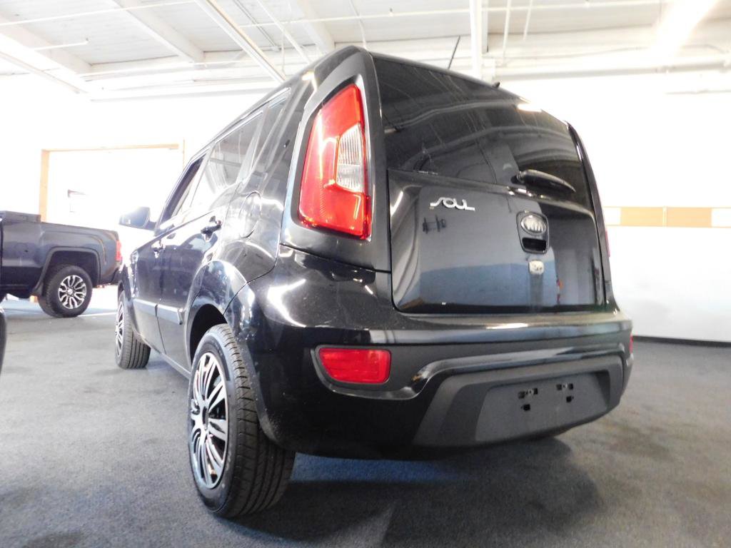 Used 2013 Kia Soul + w/ Audio Pkg FWD image 4