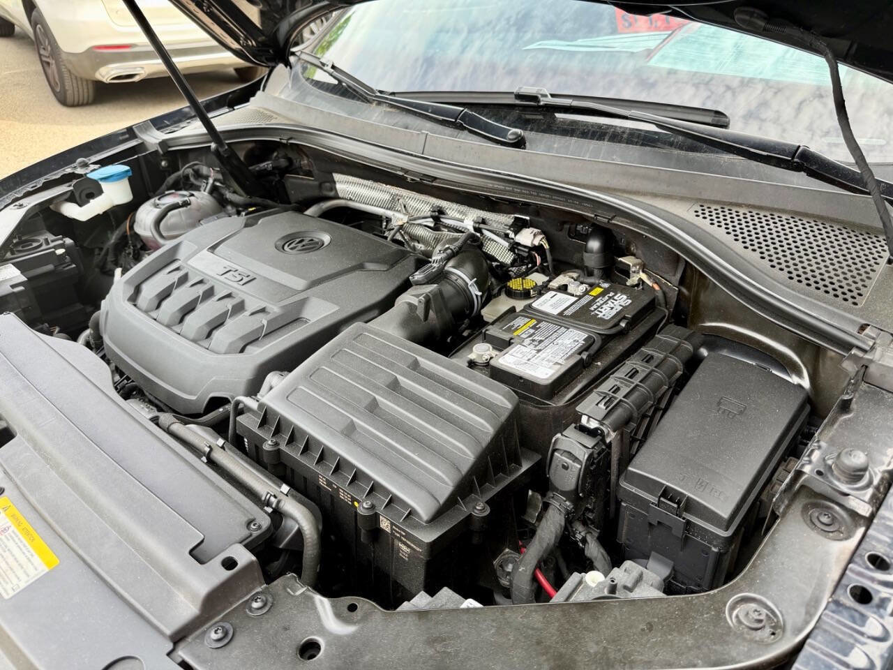 Used 2022 Volkswagen Tiguan SE R-Line AWD/4WD image 17
