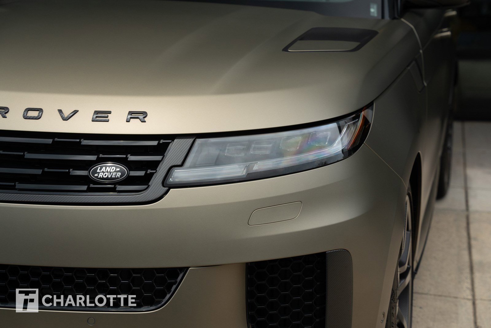 Used 2024 Land Rover Range Rover Sport SV Edition One Carbon Bronze image 7