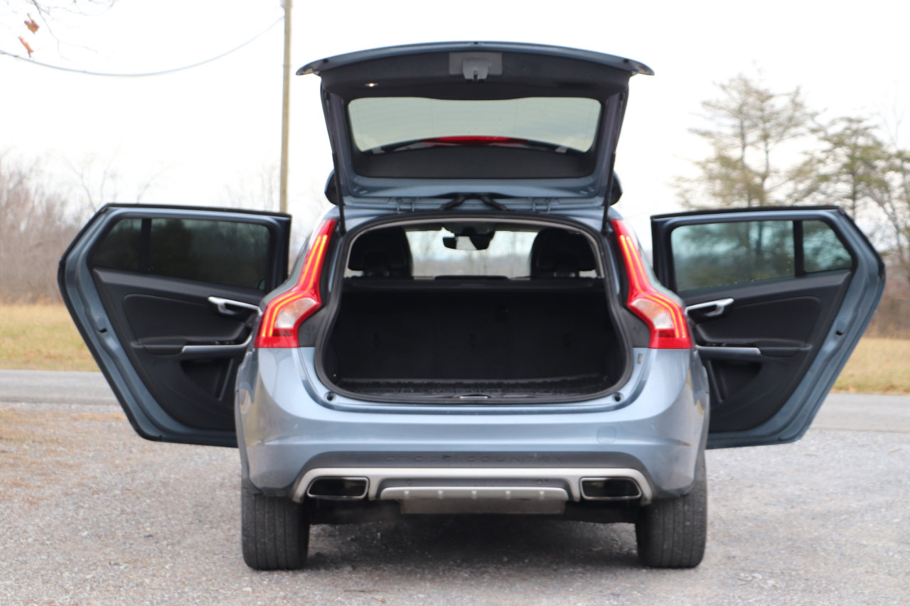 Used 2017 Volvo V60 T5 Cross Country w/ Climate Package image 5