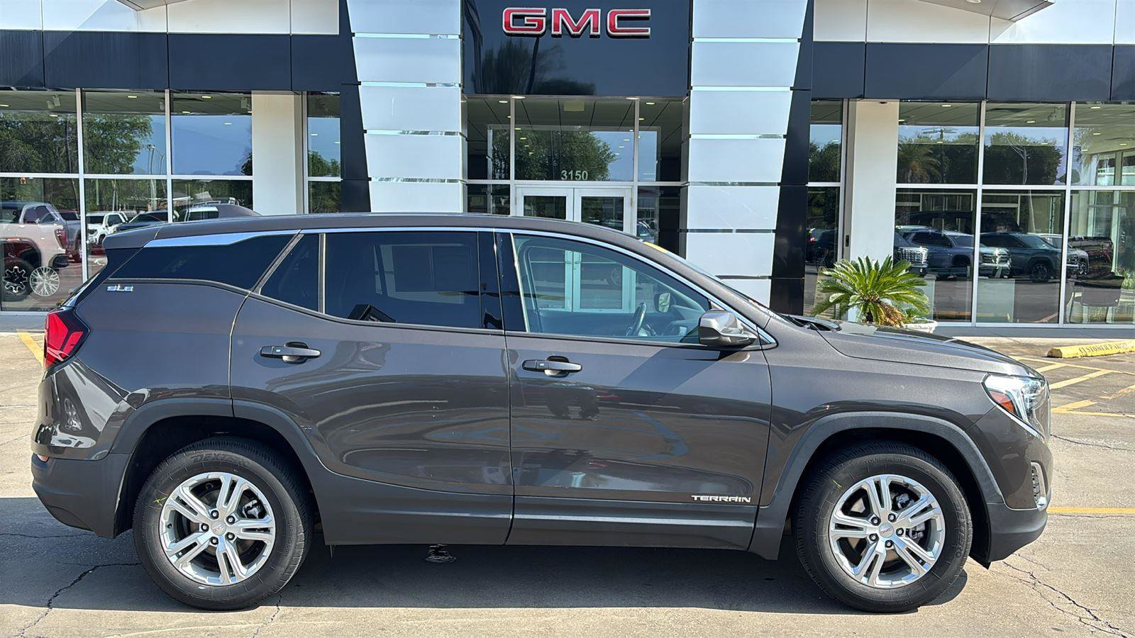 Used 2019 GMC Terrain SLE w/ LPO, Floor Liner Package FWD image 8