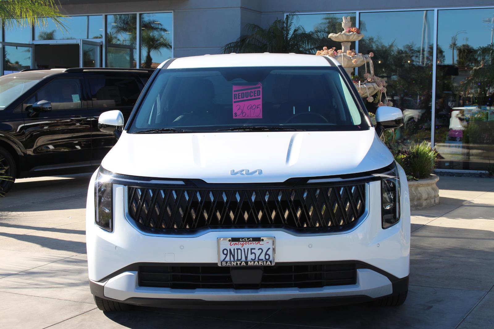 Certified 2025 Kia Carnival image 4