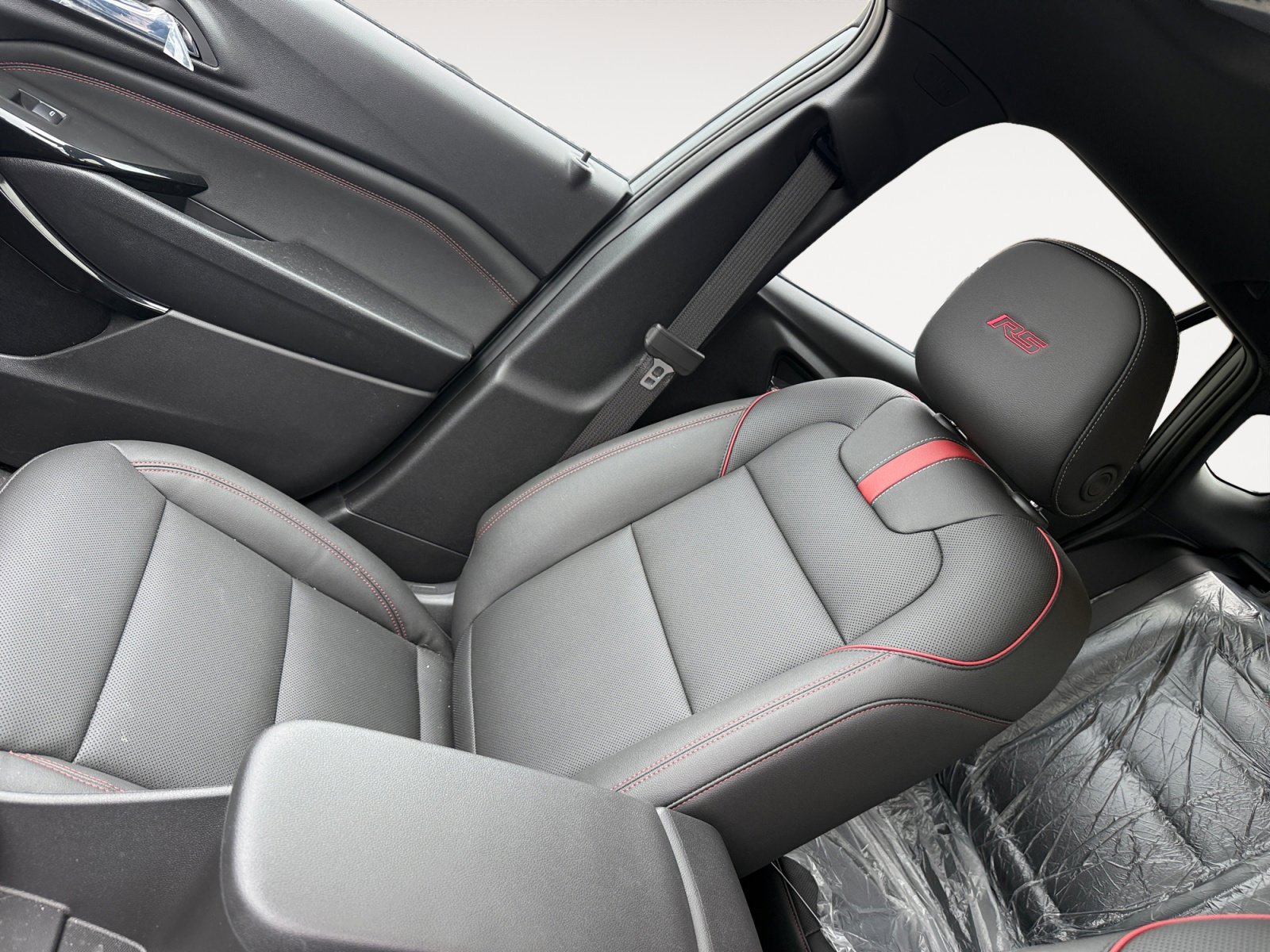 New 2026 Chevrolet Trax RS w/ Sunroof Package FWD image 13