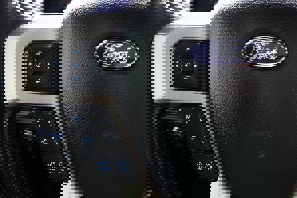 Used 2020 Ford F350 Platinum w/ FX4 Off-Road Package image 29