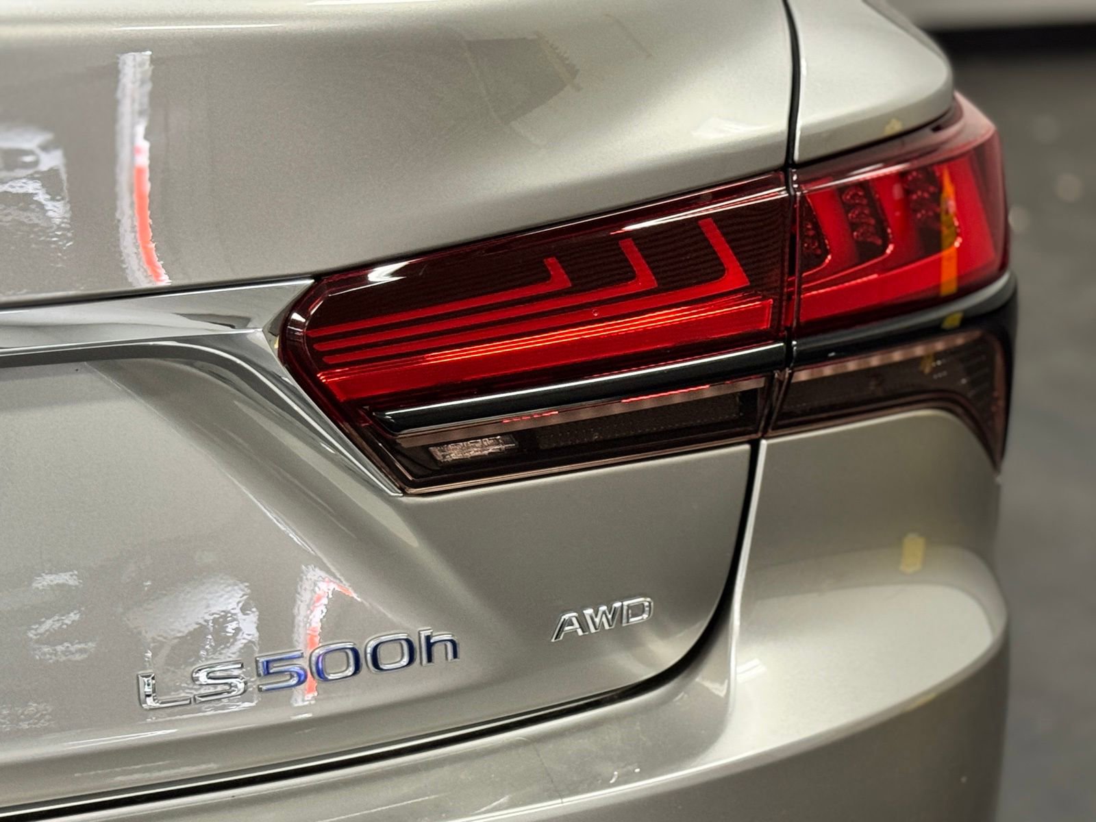 Used 2022 Lexus LS 500h AWD w/ Luxury Package image 14