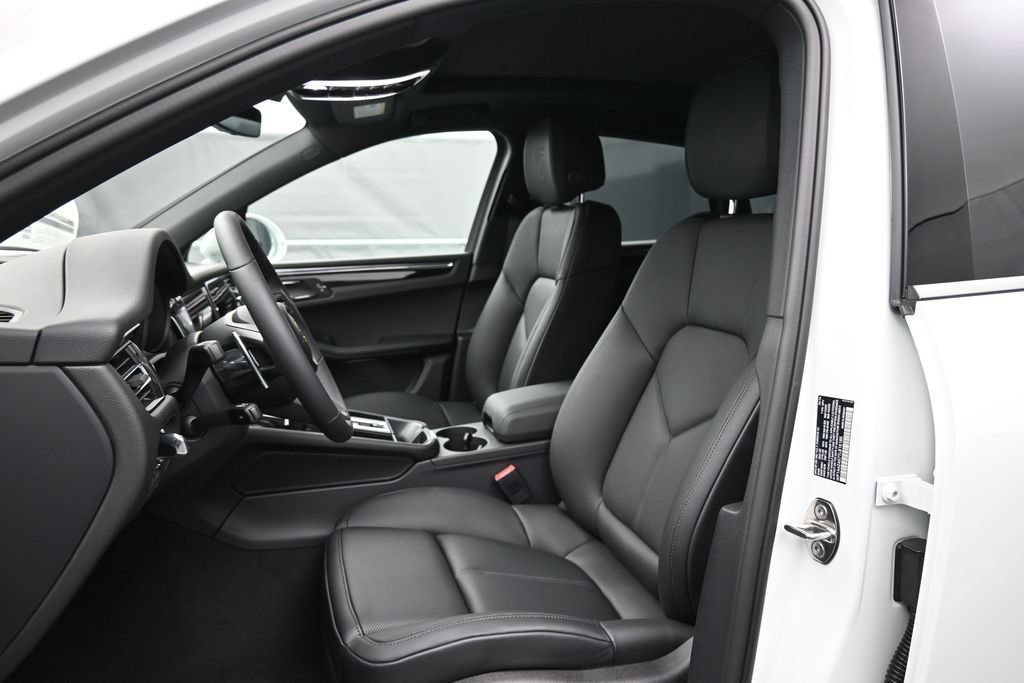 New 2026 Porsche Macan AWD/4WD image 5