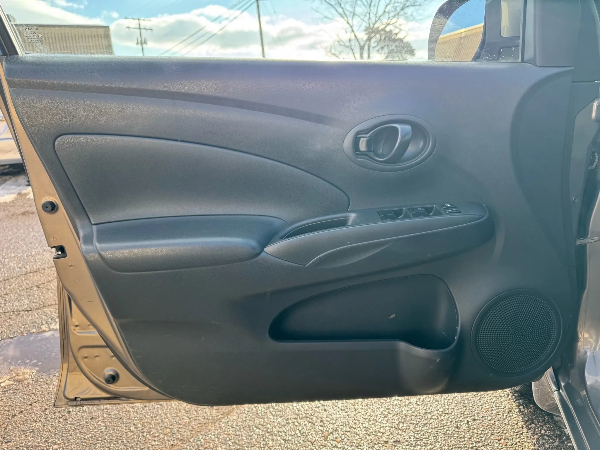 Used 2012 Nissan Versa SV w/ Convenience Pkg image 21