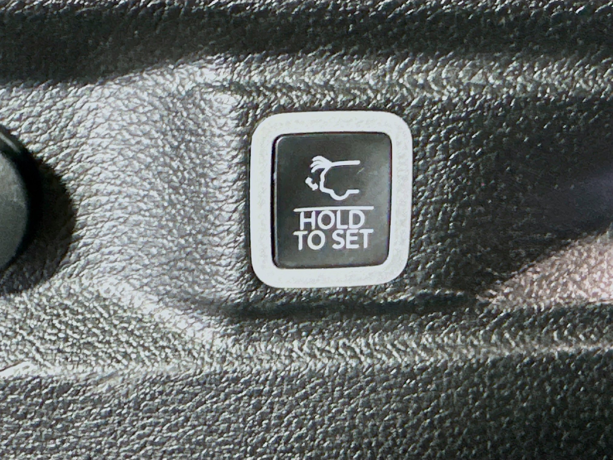 Used 2023 Jeep Grand Cherokee L Laredo image 32