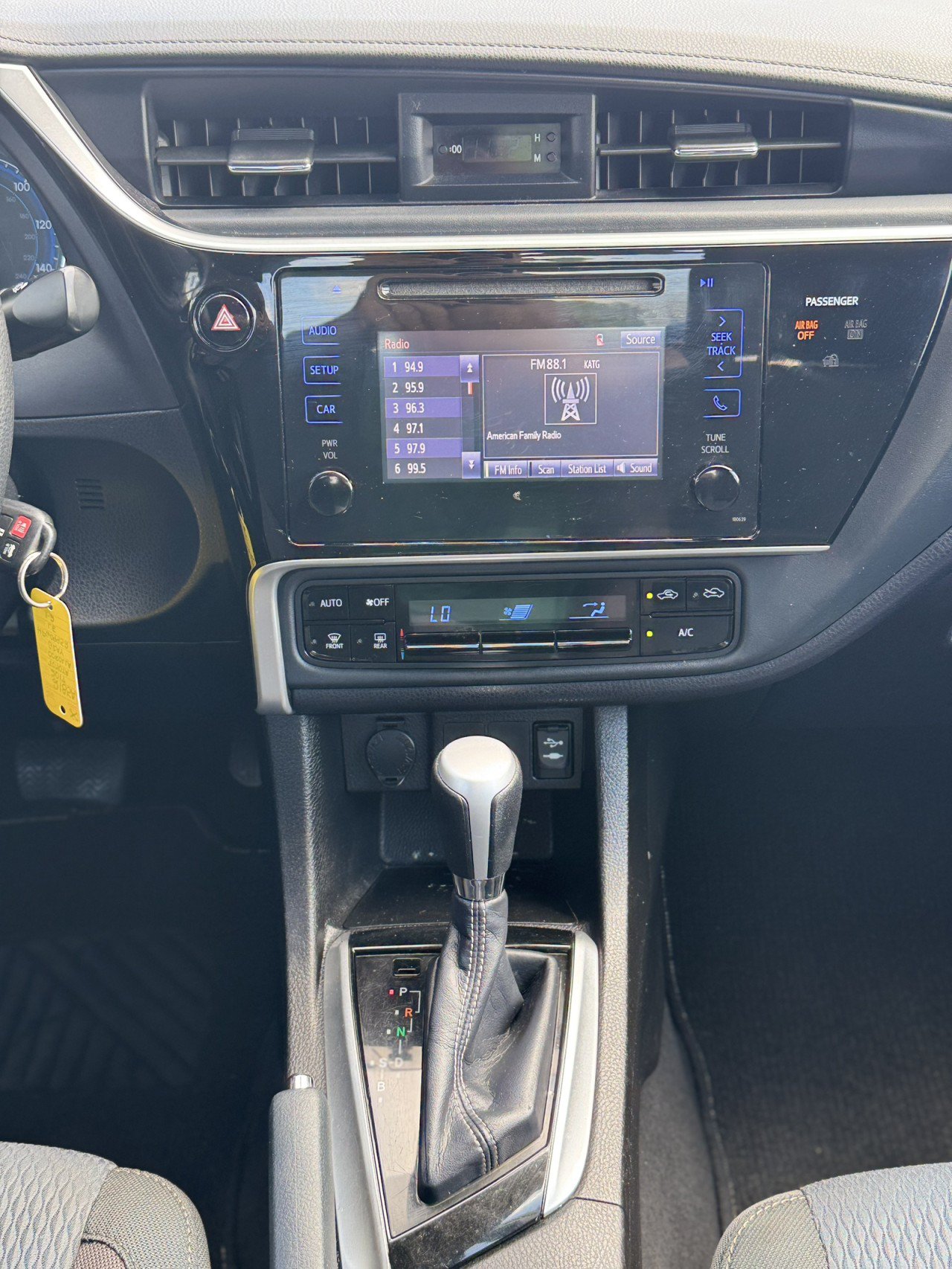 Used 2017 Toyota Corolla LE FWD image 12