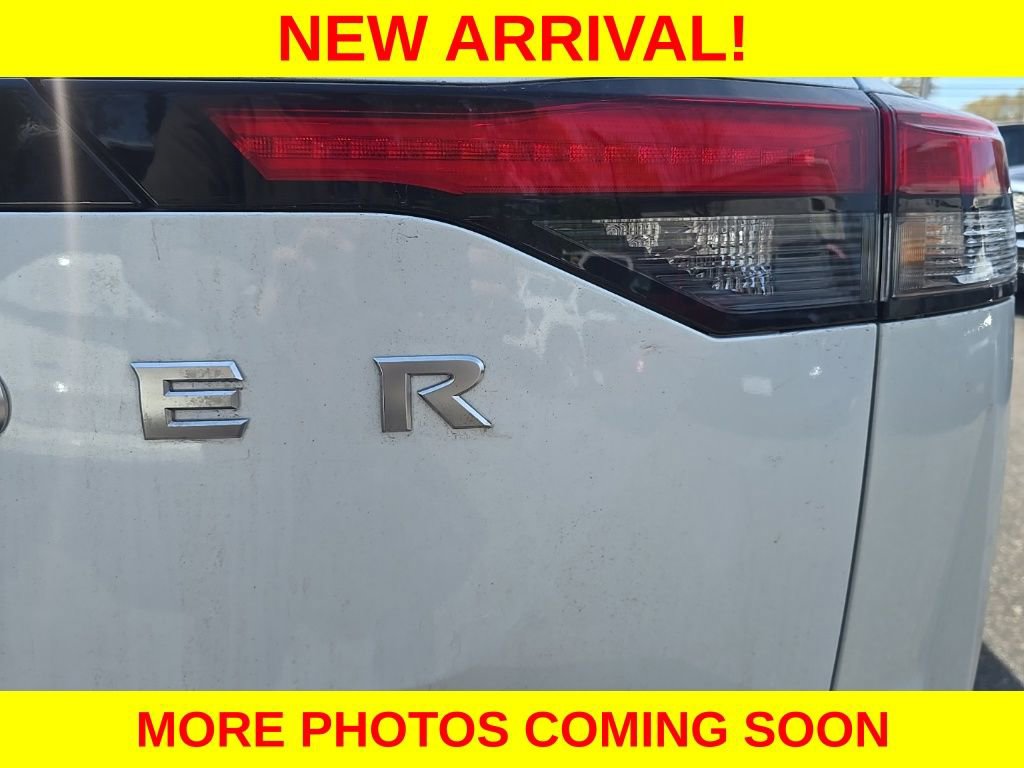Used 2025 Nissan Pathfinder SL AWD/4WD image 13