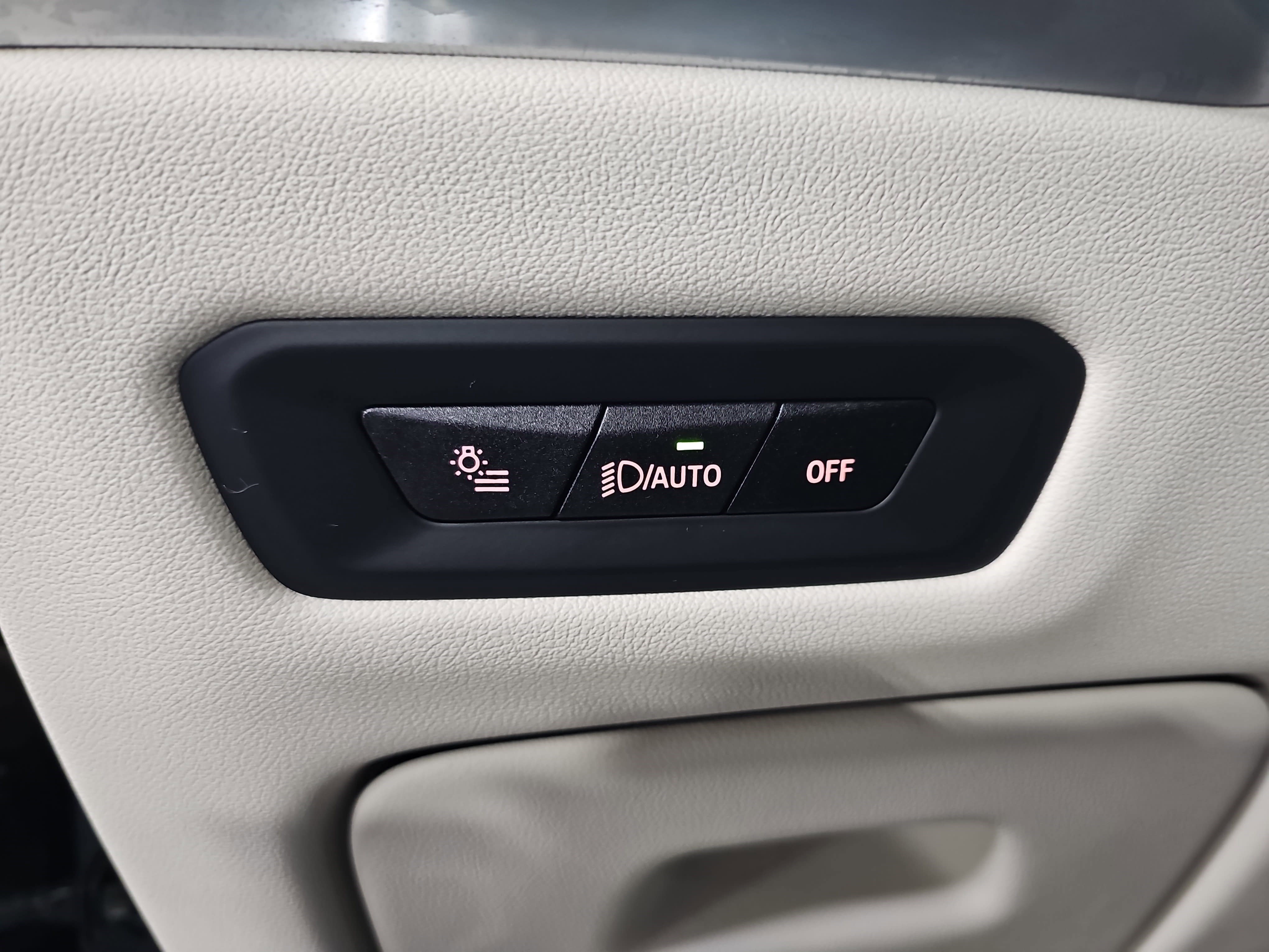 Used 2025 BMW X5 xDrive40i w/ M Sport Package image 27