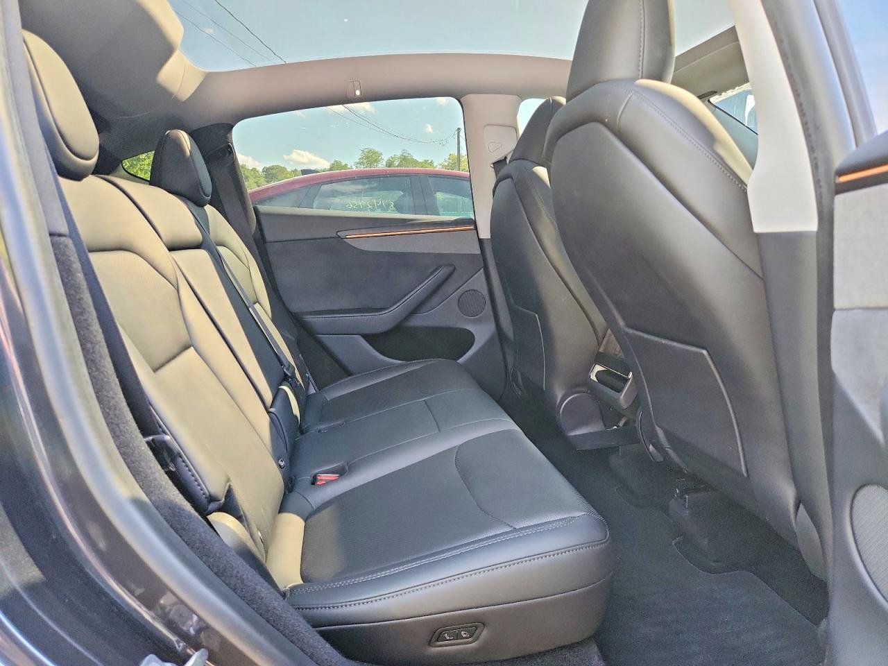 Used 2026 Tesla Model Y AWD image 7
